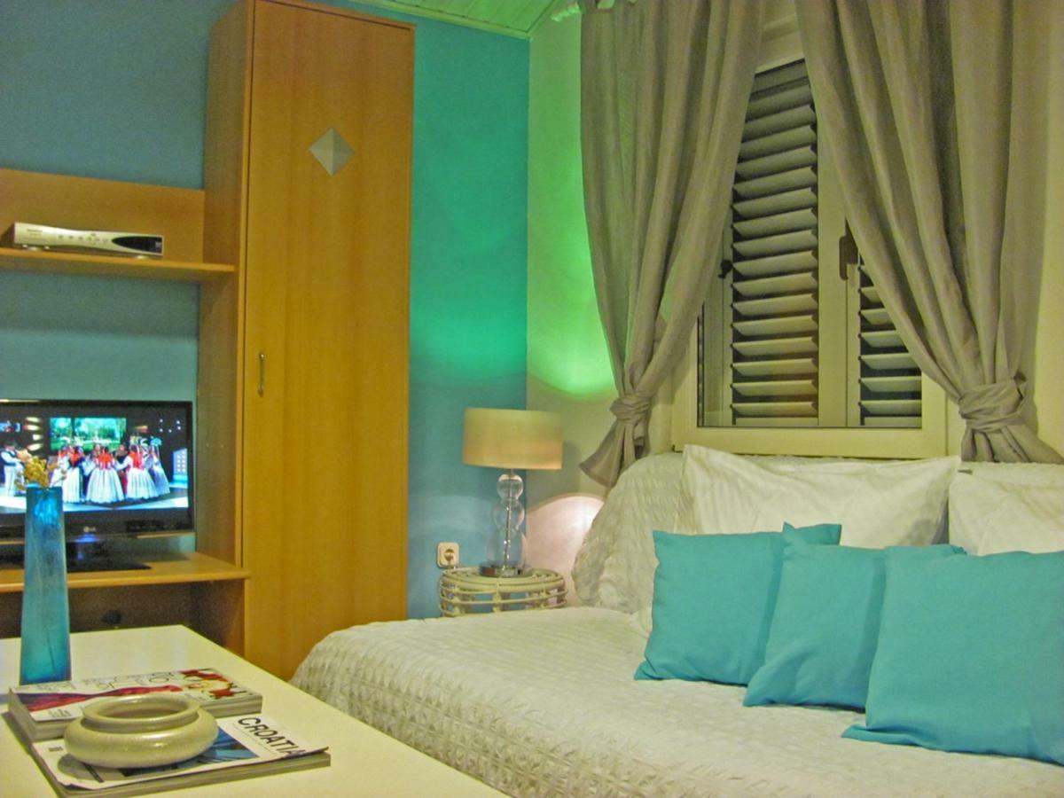 Apartments Residence Sunce Supetar - Cozy Base To Stay And Explore Island Brac Free Parking Exterior photo